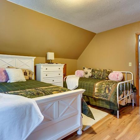Mount Vernon Howard Cabin Rental About 3 Mi To Apple Valley Lake! מראה חיצוני תמונה