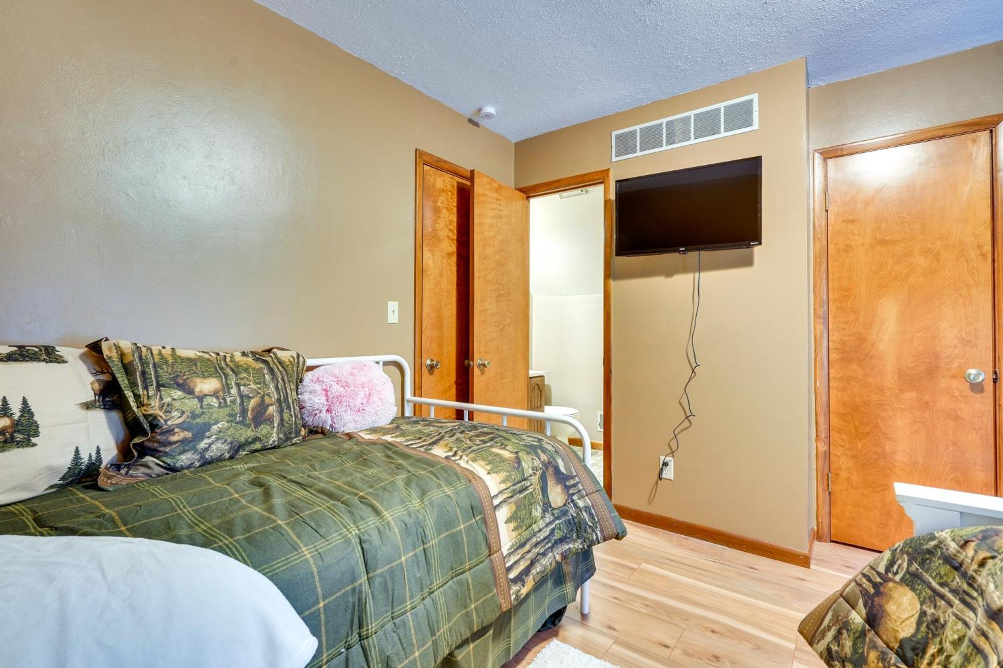 Mount Vernon Howard Cabin Rental About 3 Mi To Apple Valley Lake! מראה חיצוני תמונה